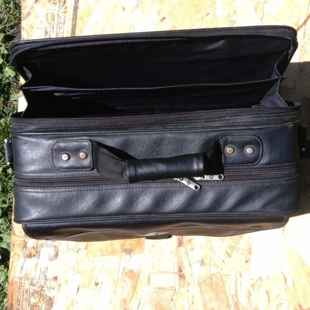 Samsonite Black Leather Briefcase with Flap-Over Closure